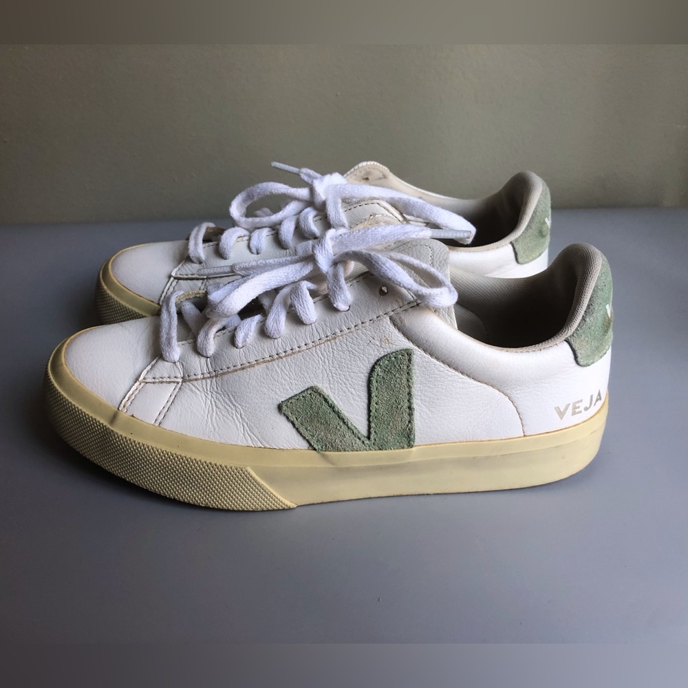 Veja Women's Explorer Lace Up Leather Sneakers Size: US 6 EUR 37